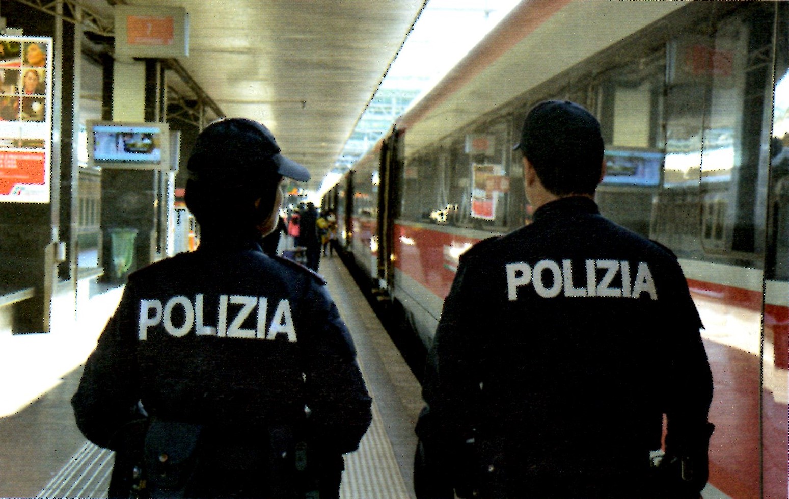 Terrore in viale Miramare: girava con un coltello di 24 cm, arrestato dalla Polfer