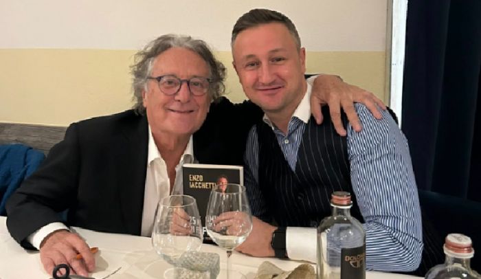 Enzo Iacchetti incanta Trieste: presentazione alla Libreria Lovat e cena all’Osteria El Cassetin