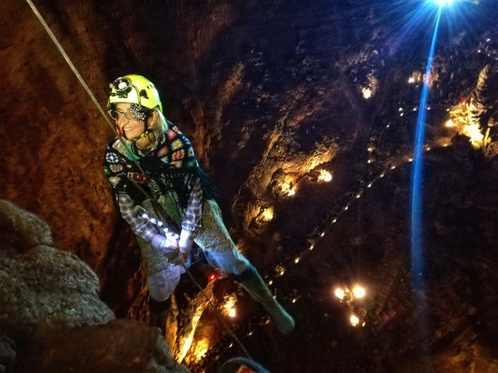 Sabato la Befana si calerà in Grotta Gigante e porterà doni e caramelle ai più piccoli! 