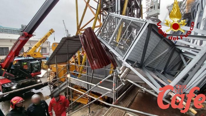 Crollo ponteggio o nell'area dei cantieri navali di Fincantieri: coinvolti alcuni operai, uno di loro in codice rosso (FOTO)