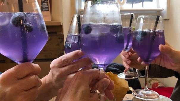 Settembre mese mondiale dell’alzheimer, a Trieste creato lo Spritz viola di sensibilizzazione sul tema