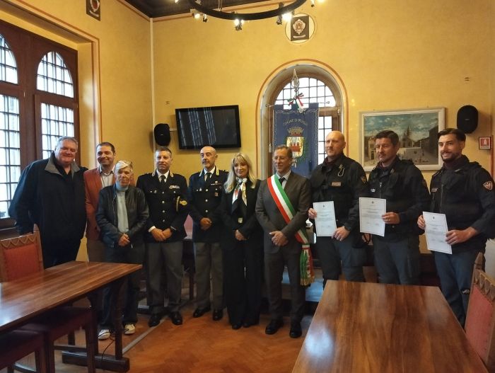 Muggià, polidori premia gli agenti eroi: «Esempio di senso civico e comunità»