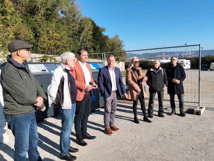 Muggia rivoluziona la raccolta dei rifiuti: addio porta a porta, arrivano le nuove isole ecologiche