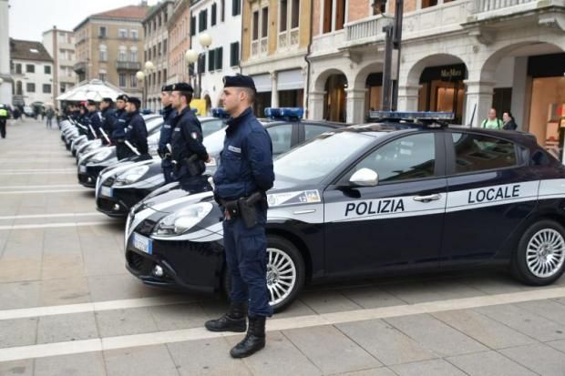 Venezia: il capo dei vigili, 'Molestato alla festa di Armani' 