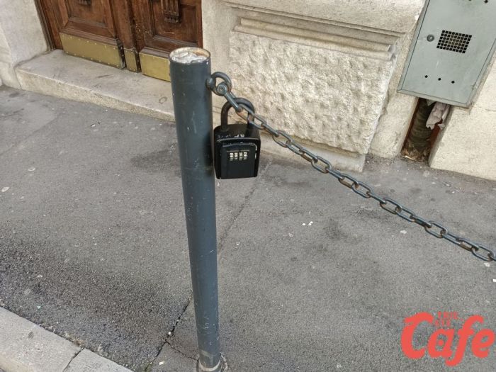 Trieste, spuntano nuove key box sui pali e nelle vie del centro: “segnalazioni ignorate da settimane”