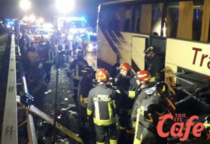Bilancio finale maxi incidente in A4 tir-corriera direzione Trieste: 15 feriti di cui 7 sono minori (2 gravi)  e 27 persone non ferite (FOTO-VIDEO)