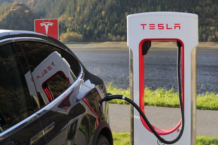 Auto, fonti: Mimit dialoga con Tesla per produzione in Italia di camion elettrici