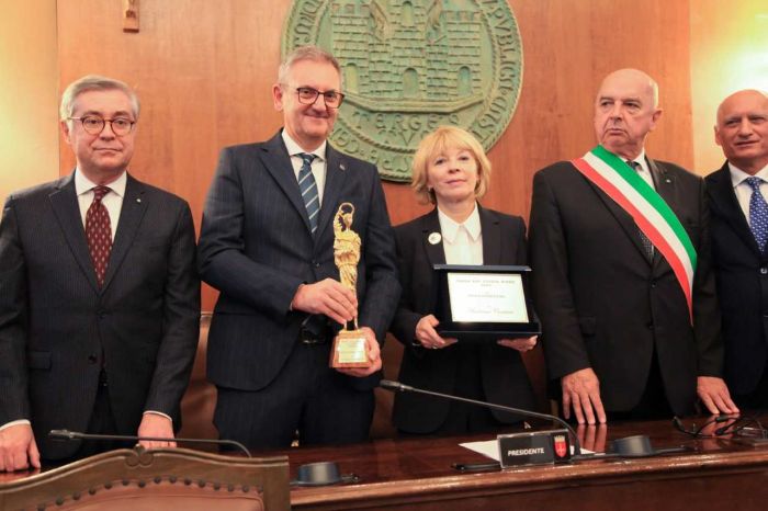 Meritatissimo San Giusto d'oro all'università di Trieste, targa speciale alla Direttrice Contessa 