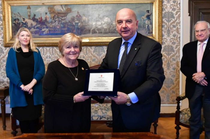 Il Sindaco ha conferito un riconoscimento alla Presidente della Croce Rossa Italiana Trieste 