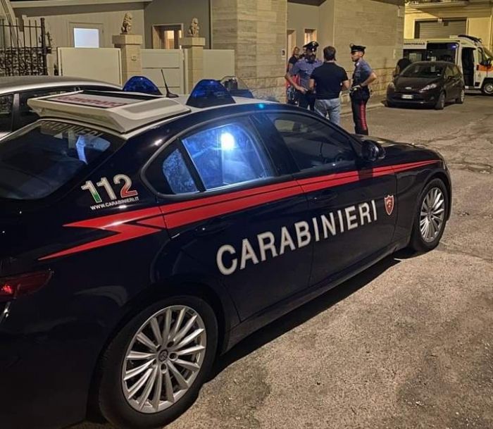ITALIA - Anziana in pigiama esce la notte di Capodanno, telefonata allerta Carabinieri che la salvano! 