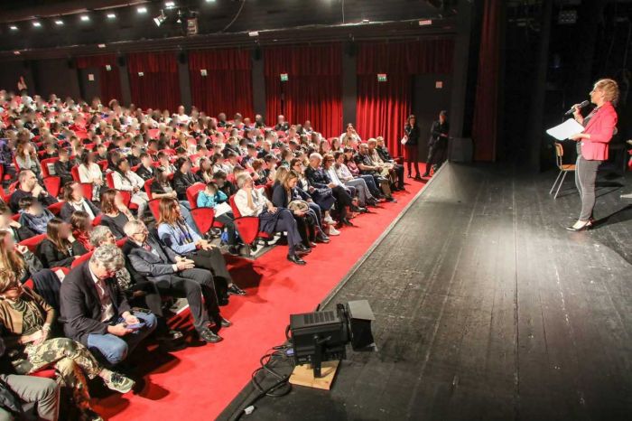800 giovani al Bobbio per lo spettacolo 'Bulli di Sapone' sul bullismo e cyberbullismo 