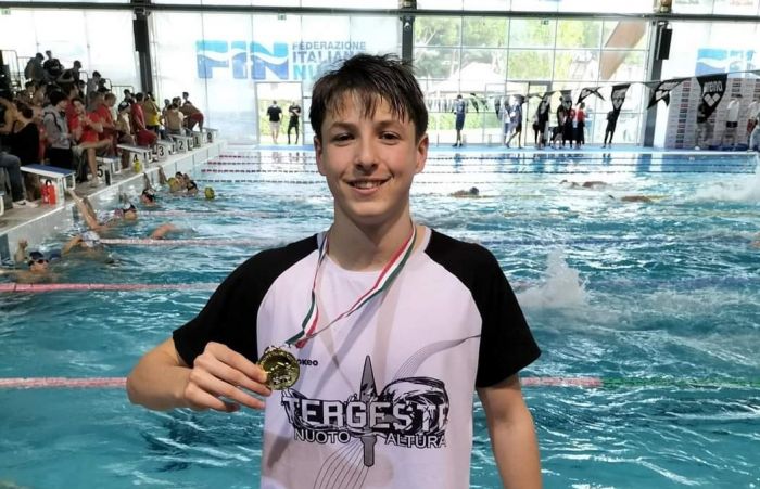 Nuoto, il giovanissimo triestino Francesco Grassilli Campione Italiano dei 100 farfalla! 