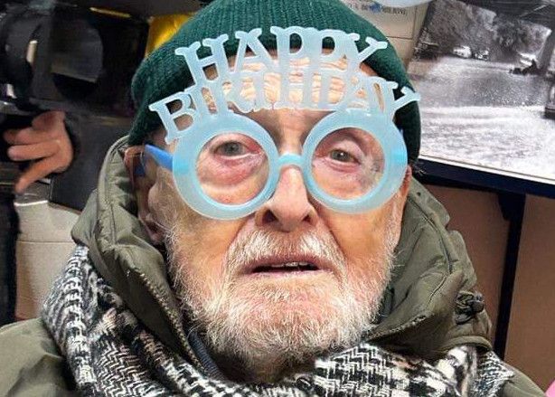 Il maestro triestino Ugo Borsatti compie 97 anni: grande festa con krapfen, jota e.. grappino! 