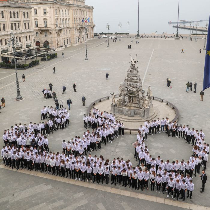Inaugurate in piazza unità le celebrazioni per i 270 anni del Nautico alla presenza del sindaco 