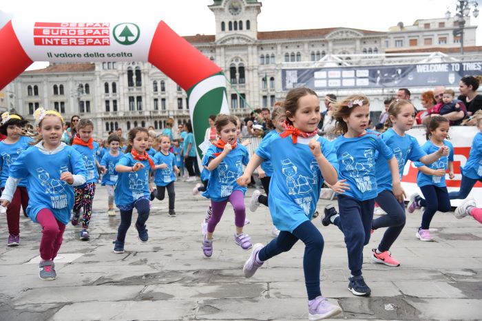 1500 allegri bimbi hanno invaso questa mattina piazza Unità per la Trieste Spring Young (FOTO - VIDEO)