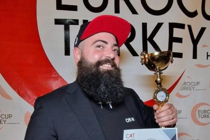 Trionfo del barbiere Emanuele Mellone all’EURO FESTIVAL, primo posto nella categoria Razor Low Fade! 