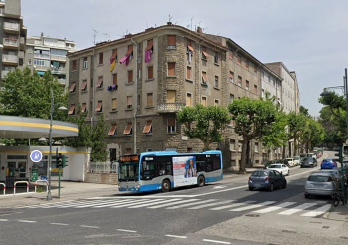 Rissa multietnica in via Baiamonti, numerose volanti della polizia sul posto 