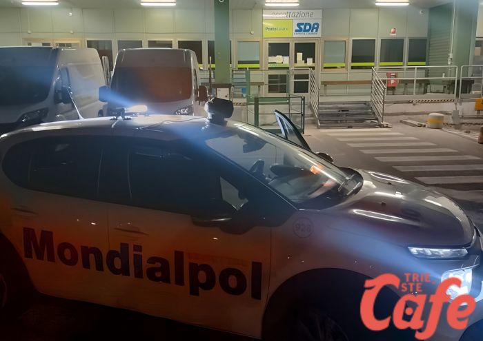 Furto nella sede SDA di via Brigata Casale: trafugata cassaforte, intervento della polizia