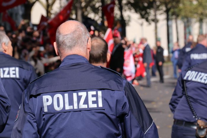 Due bimbe ghanesi aggredite da 20 razzisti in est Germania