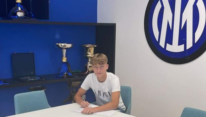 Calcio, il giovanissimo talento triestino Francesco Comelli firma per l'Inter 