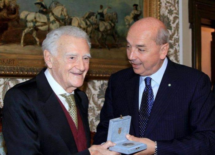 El mulo Ferucio ne fa 98! Auguri mitico Teddy Reno!