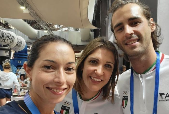 Scherma fantastica Mara Navarria! medaglia d'oro nella spada a squadre