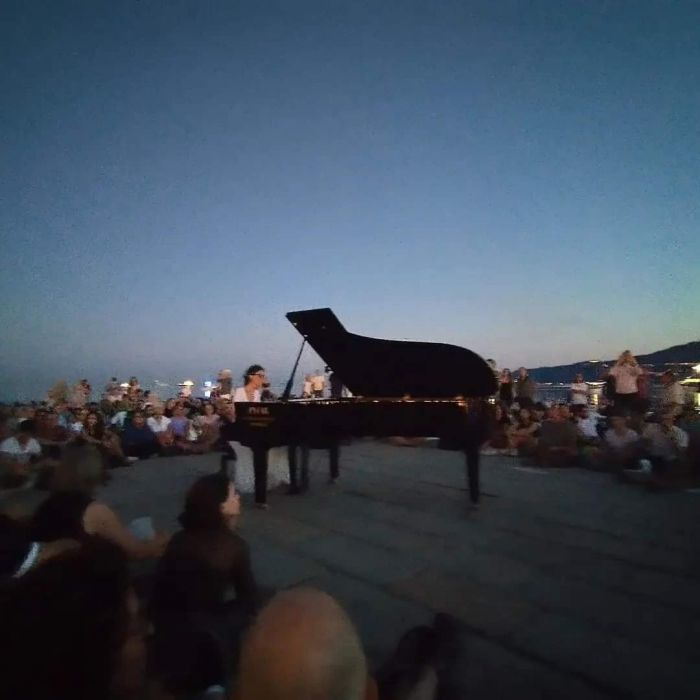 In centinaia sul Molo Audace per l'attesissimo Concerto all'alba (FOTO)