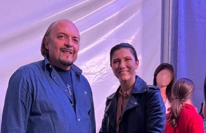 Sorpresa al Festival della Danza di Monfalcone: la cantante Elisa sul palco! 