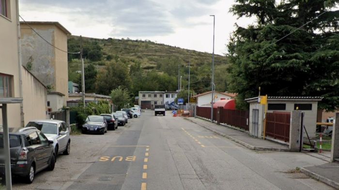 Via Travnik, pirata danneggia camper parcheggiato e scappa, triestina: 'Cerco testimoni per ricostruire fatto' 