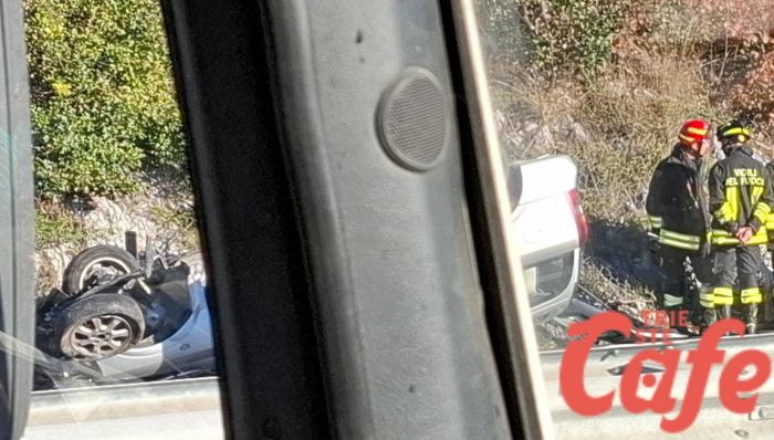Incidente a Duino, auto capottata in direzione Lisert