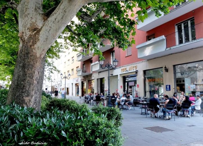 Campo San Giacomo, triestina: "Ragazzini arroganti, attraversano senza guardare!"