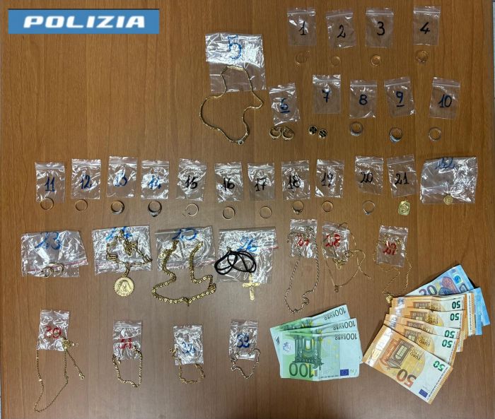 Truffano e derubano due anziane, poi scappano con l'oro. Tre arrestati ma la donna è incinta e viene rilasciata 