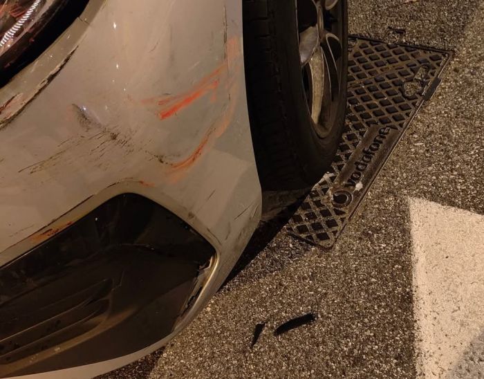 Via Giulia, danneggia auto e scappa: appello di un triestino 