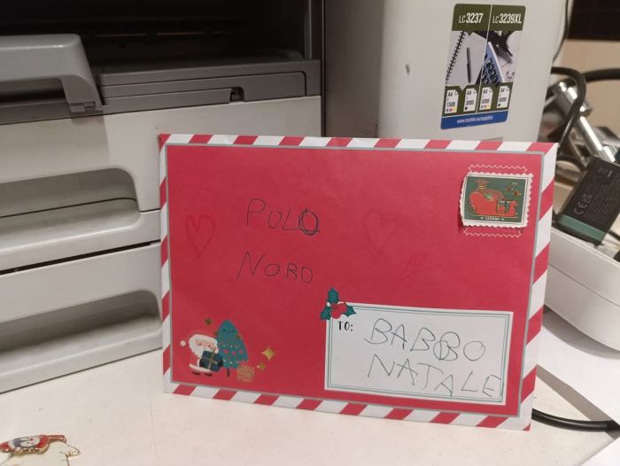 Trovata una letterina di Babbo Natale in viale XX Settembre: aiutiamo a restituirla!