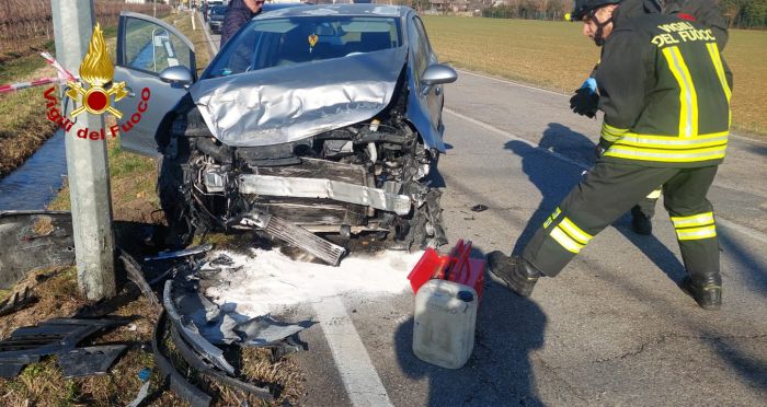 Veneto, tragedia sulla SP 68: una donna perde la vita, tre feriti in un drammatico incidente