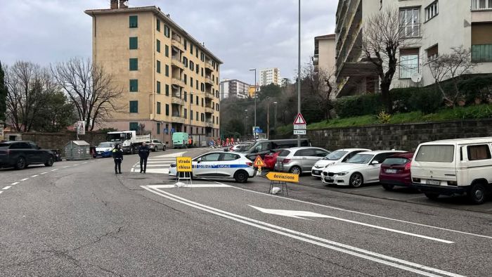 Via D'Alviano chiusa per cedimento scavo: disagi al traffico