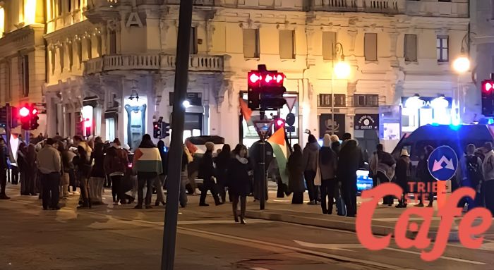 Corteo per la Palestina a Trieste: 500 manifestanti, disagi al traffico e polemiche sulla zona rossa