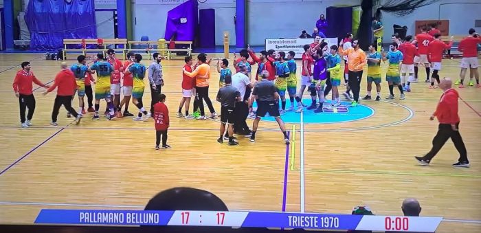 Pareggio d’oro a Belluno: la Pallamano Trieste conquista la promozione in Serie A Gold!