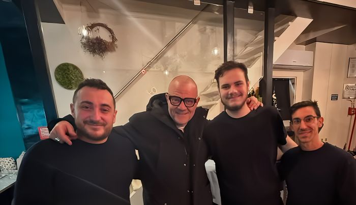 La 'iena' Giulio Golia a sorpresa a Trieste: cena sulle Rive e passione per la pastiera