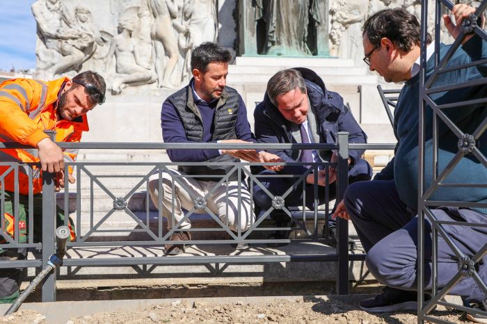 Piazza Libertà, nuova recinzione per la statua di Sissi: completati i lavori di riqualificazione