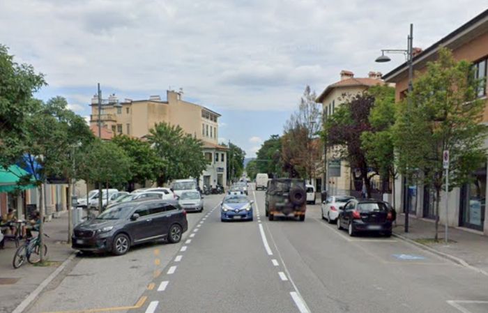 Triestino usa contrassegno invalidi della madre morta da 4 anni: maxi multa e 10 punti in meno