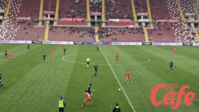 Triestina travolgente, Novara annientato: 6-0 al Rocco nella goleada dell’orgoglio alabardato