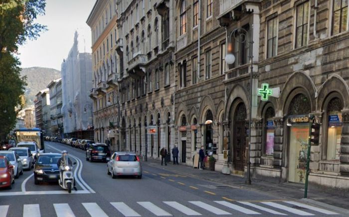 Violenta aggressione nella notte in sala slot in via Giulia: colpito con una stecca da biliardo