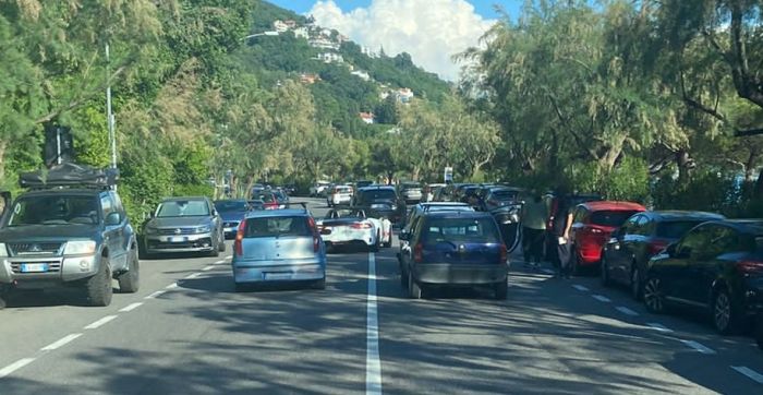 Tamponamento sul lungomare di Barcola: traffico in tilt in viale Miramare