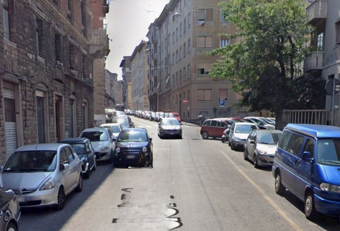 Evade dai domiciliari, interviene la polizia: movimentato pomeriggio in via Piccardi 