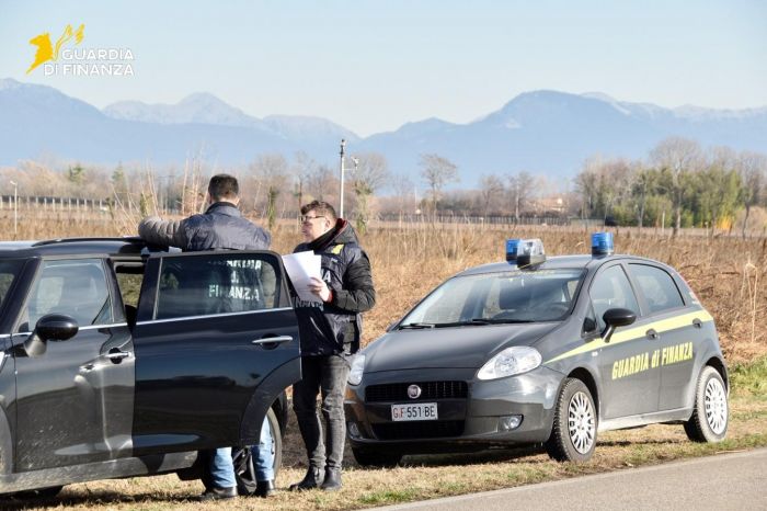 Scoperti 22 lavoratori in nero e 25 irregolari in un’azienda vitivinicola: sanzioni fino a 500.000 euro