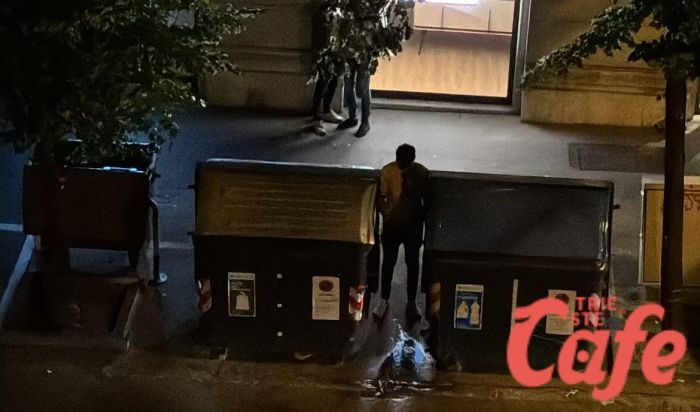 Via Battisti trasformata in latrina a cielo aperto: ennesimo episodio di degrado urbano (VIDEO)