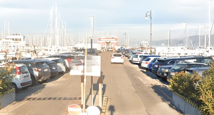 Tentano furto su un’imbarcazione ormeggiata al Molo Venezia: intervento tempestivo della Polizia