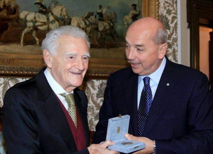 Teddy Reno compie 99 anni: Trieste festeggia il suo mulo più amato tra musica e orgoglio cittadino