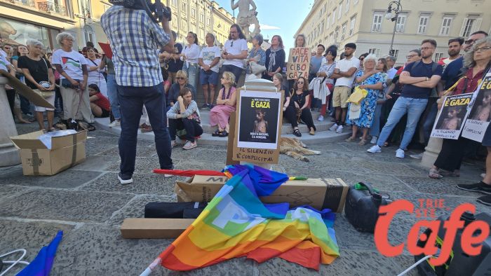 Cessate il fuoco subito: Piazza della Borsa gremita contro la strage in Palestina